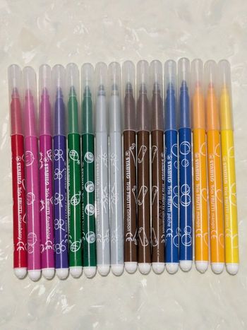 Lot de 16 feutres Stabilo Trio Frutti à pointe large.