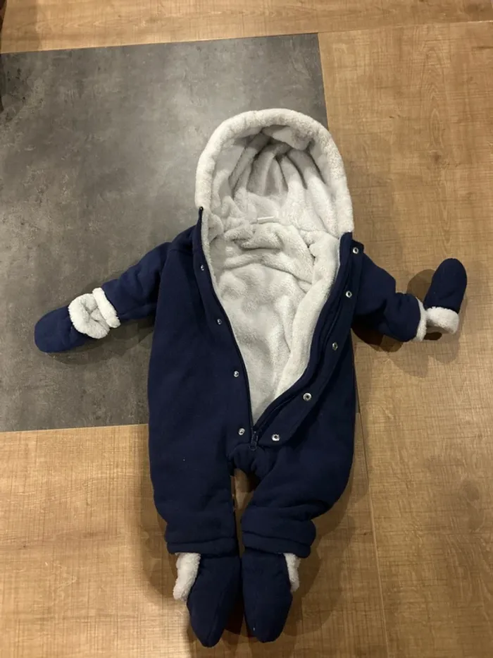 Combinaison de ski bébé garçon Mickey avec chaussons et moufles, 6 mois - photo numéro 2