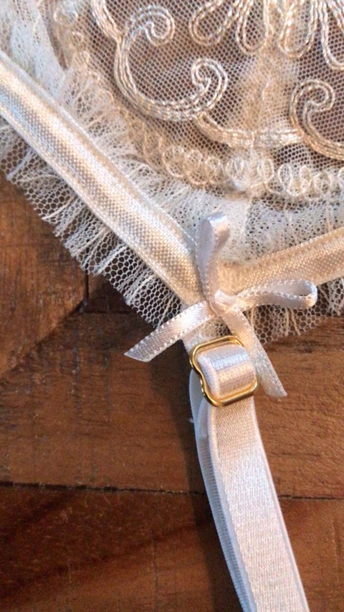 Porte jarretelle ivoire neuf Valege - photo numéro 2