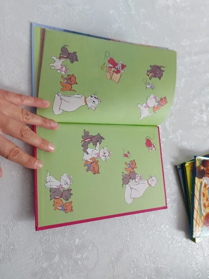 Livre Disney Les Aristochats L'affaire du collier - photo numéro 4