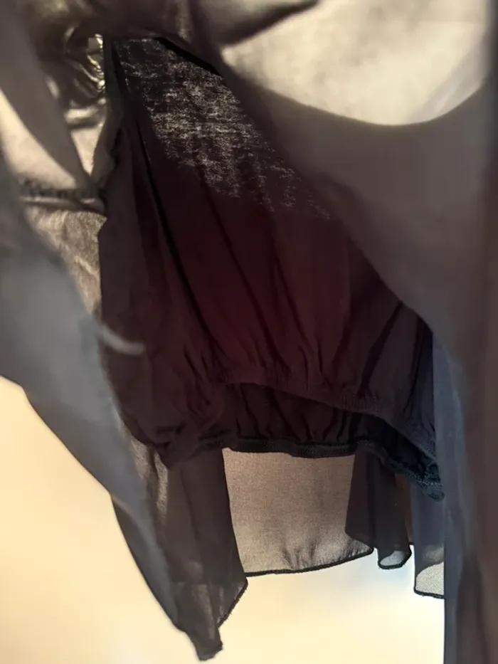 Crop top noir a bretelles - photo numéro 2