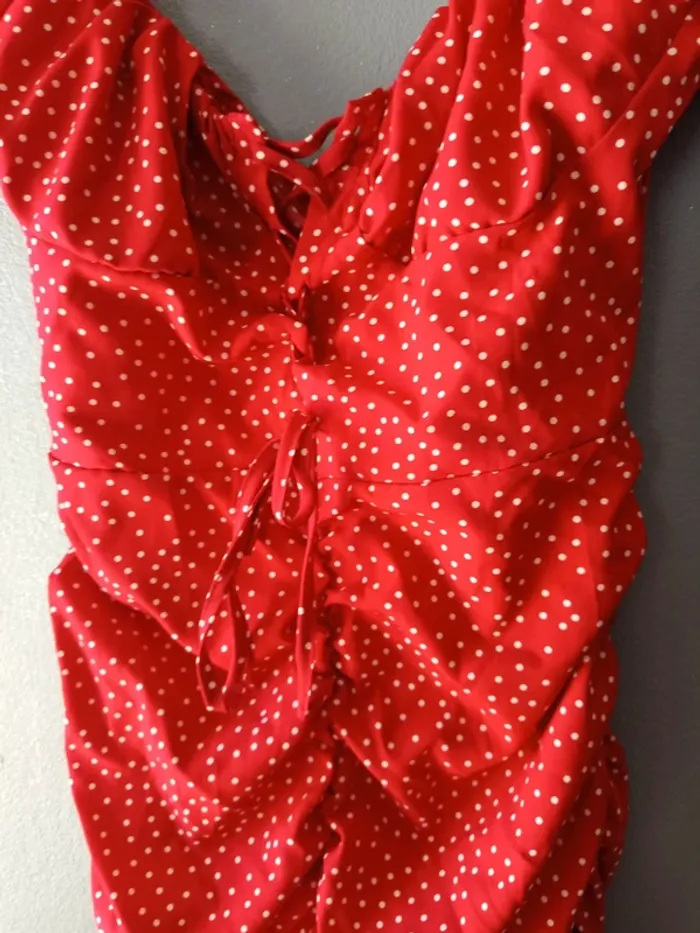 Robe rouge a pois blanc - photo numéro 4
