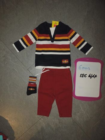 ensemble taille 6 mois neuf