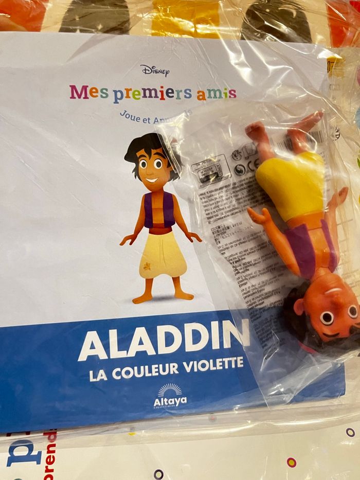 Livre Disney les premiers amis sous blister - photo numéro 2