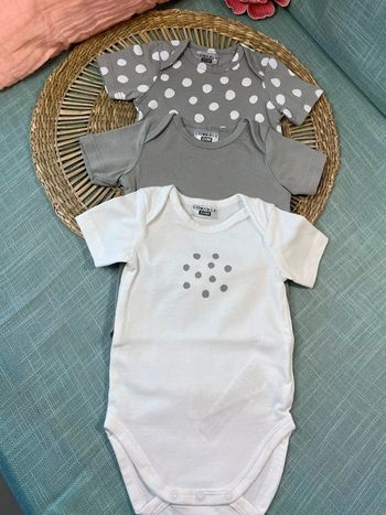 Lot 3 bodies taille 1 mois DIM