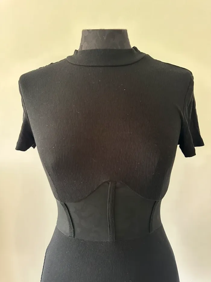 Petite robe noire moulante - photo numéro 2