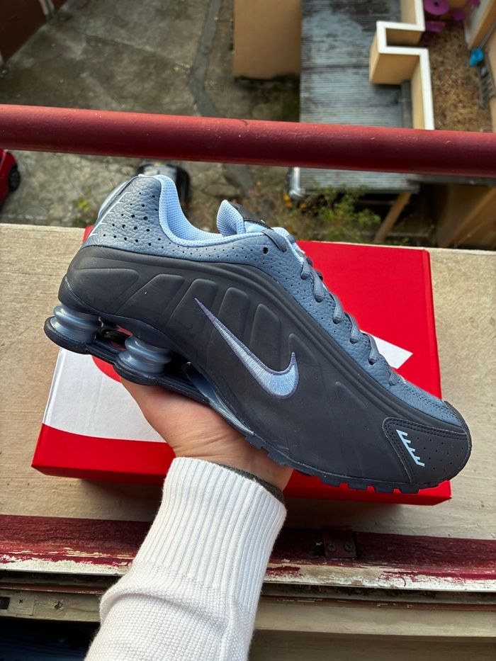 Nike Shox R4 Obsidian/Diffused Blue/Aluminum