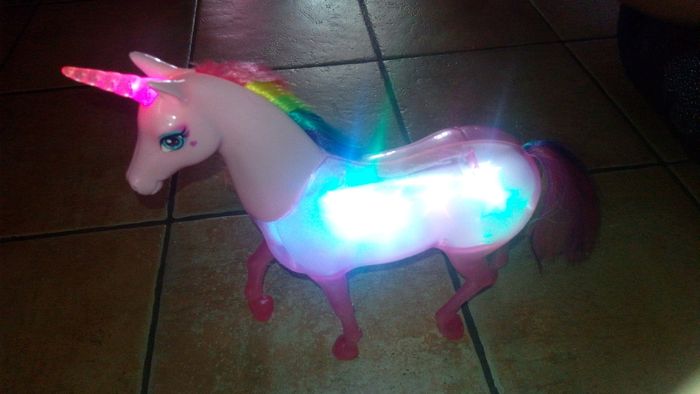 Jouet licorne + barbie - photo numéro 6