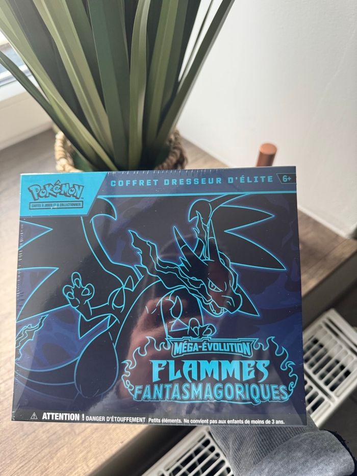 Pokémon ETB MO2 Flammes Fantasmagoriques