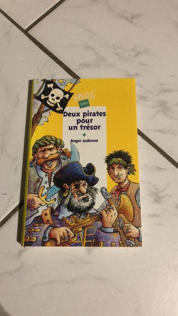 Livre 2 pirates  pour un tresor de Roger  Judenne