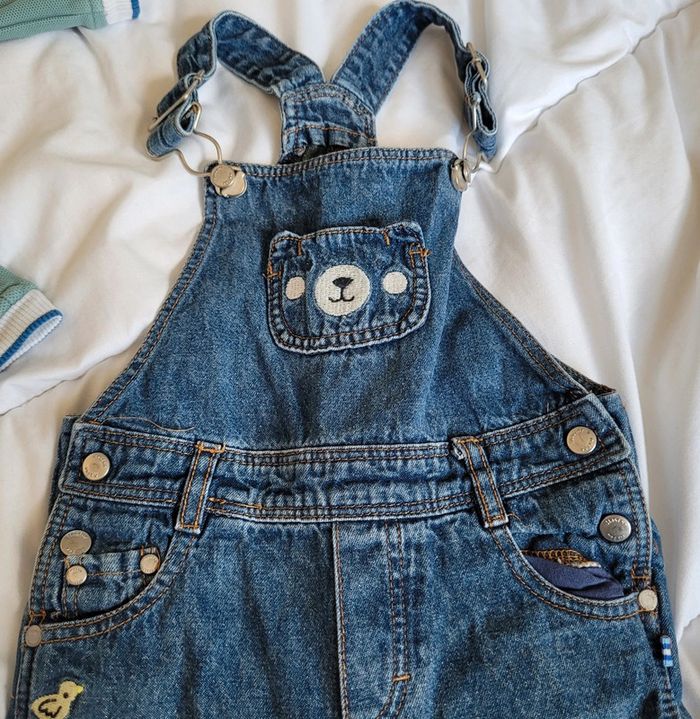 Lot 18 mois salopette ourson en jean et gilet - photo numéro 9