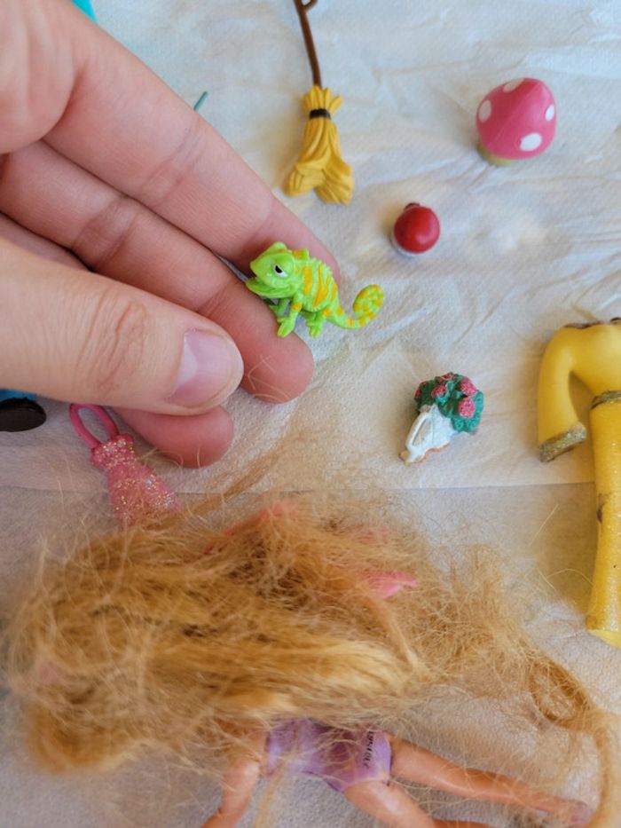 Gros lot accessoires disney petit poupée - photo numéro 10