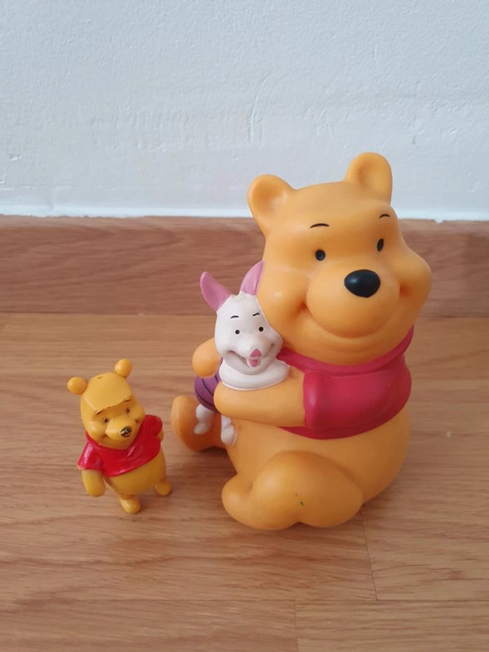 Tirelire et figurine winnie l'ourson