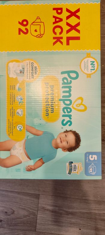 Grand carton couche pampers premium5