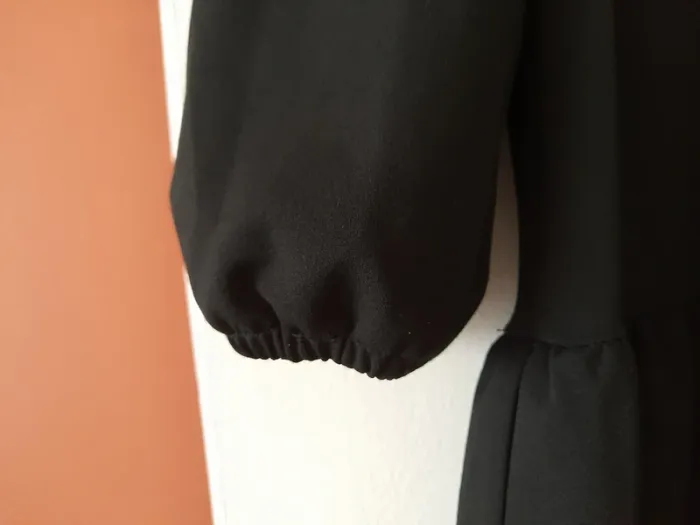 Robe noire forme évasée avec volants Zara - photo numéro 3
