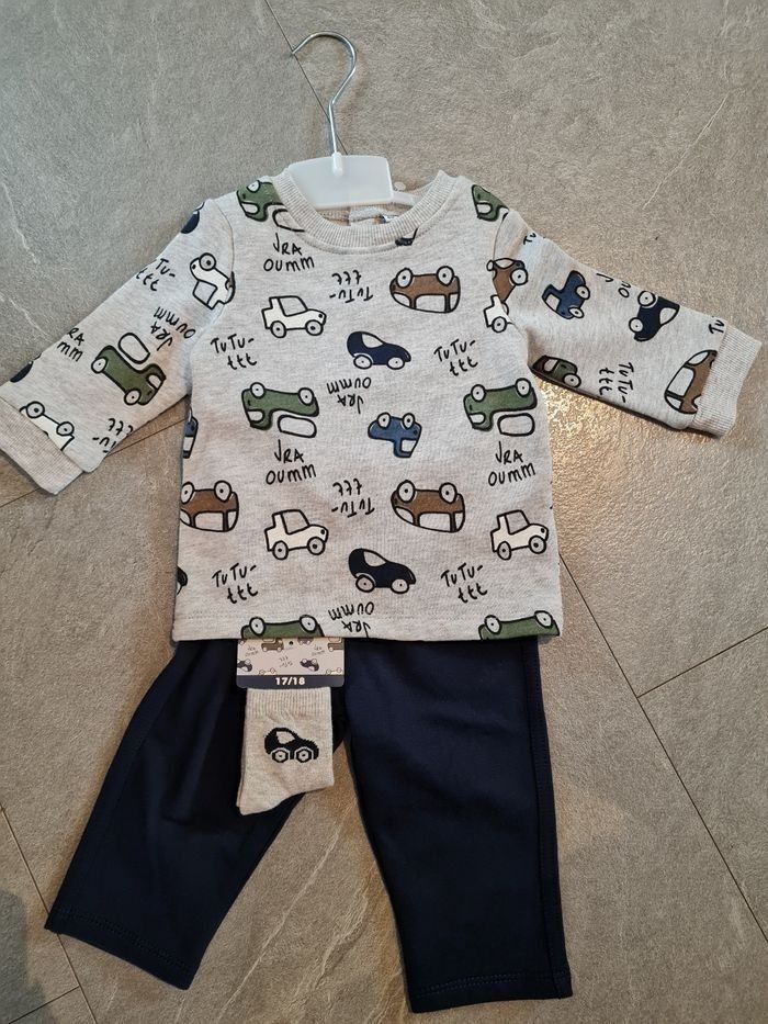 Ensemble neuf taille 6 mois