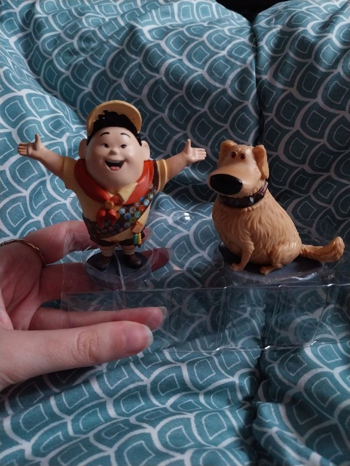 Figurines Russell et Doug Chien Là-Haut Pixar Up Disney Store Coffret deluxe