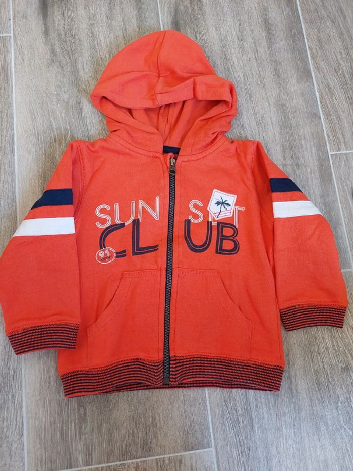 Sweat zippé à capuche