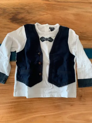 T-shirt manches longues avec gilet et noeud papillon intégrés kiabi taille 24 mois