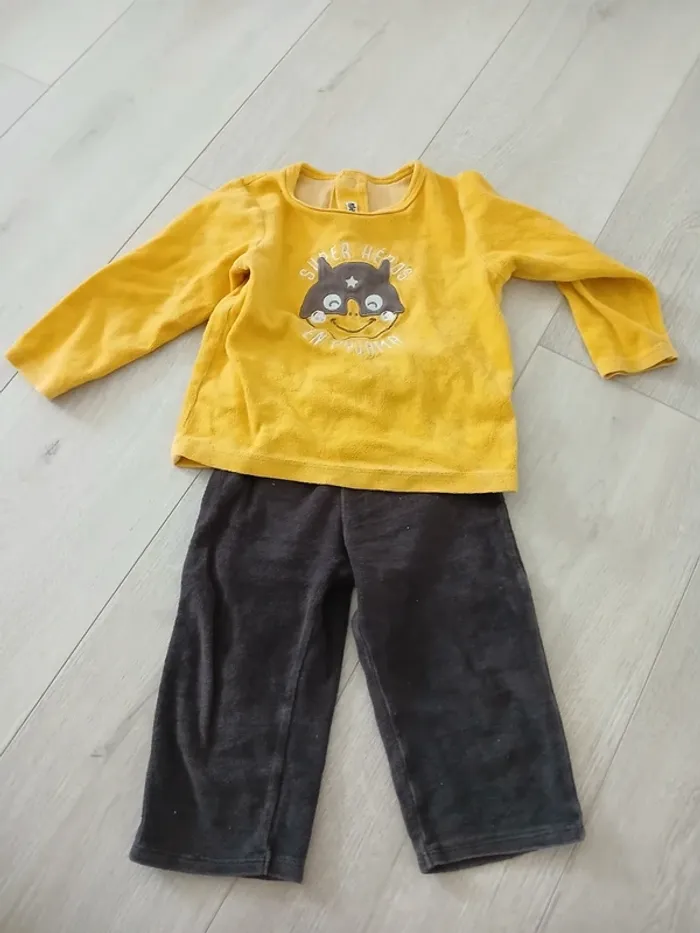 Pyjama taille 24 mois