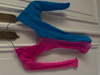 robe rose et bleue