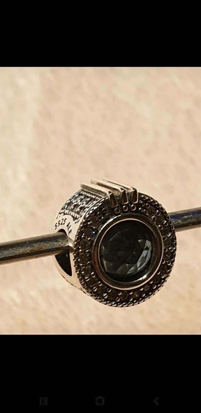 Charm Pandora Signature "O" couronné bleu scintillant - photo numéro 8