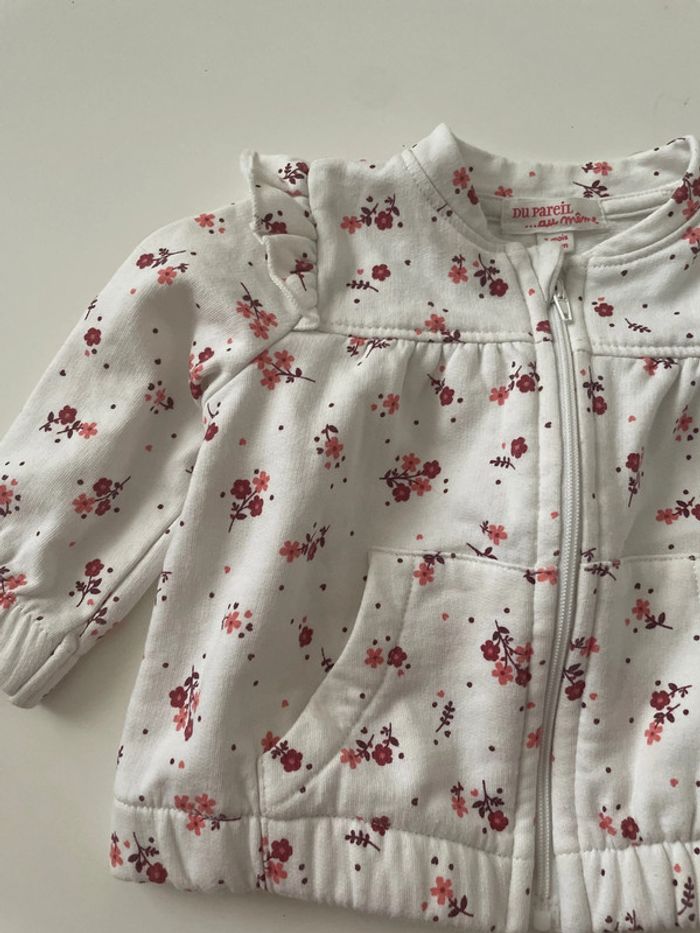 Veste blanche fleurie 3 mois - photo numéro 2