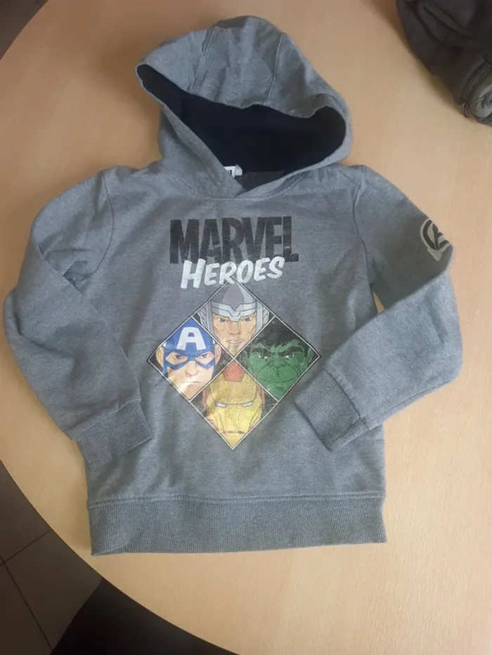 Sweatshirt avengers 8 ans
