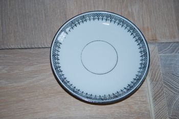 soucoupe en porcelaine de limoge blanc et argent
