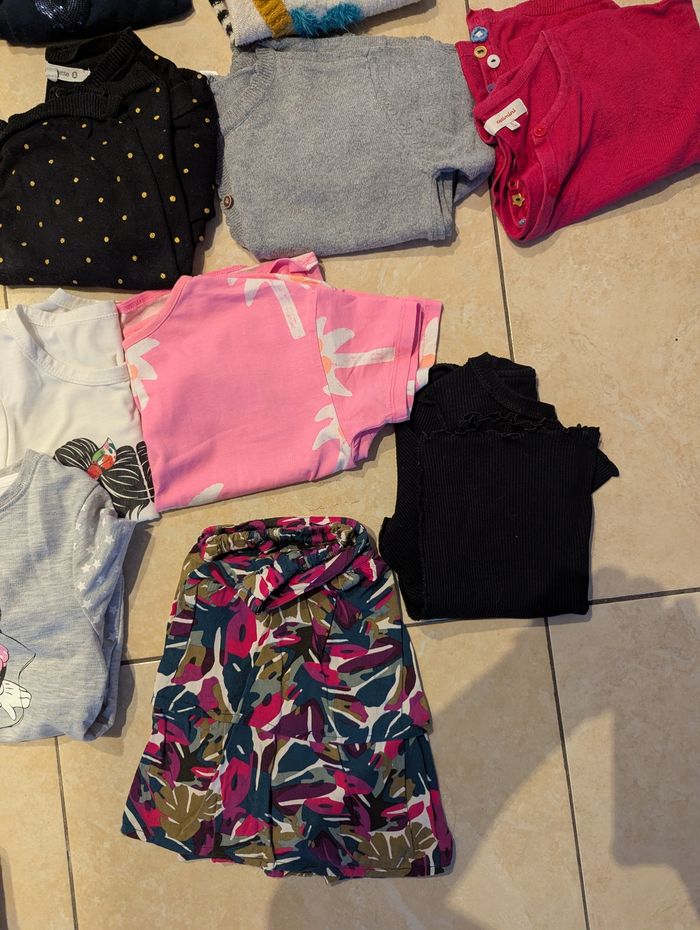 Lot vêtements fille 6ans - photo numéro 3