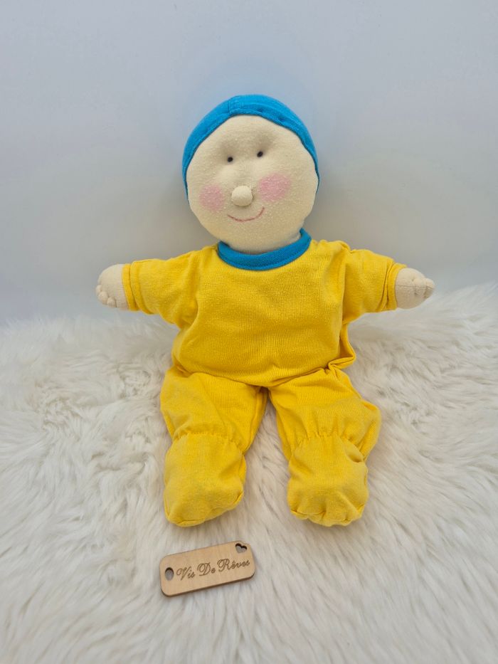 Doudou peluche Poupée Chiffon garcon jaune bonnet bleu