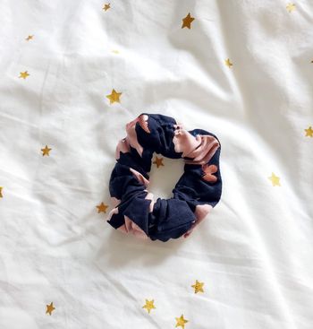 Chouchou / Elastique - Bleu/Fleur rose