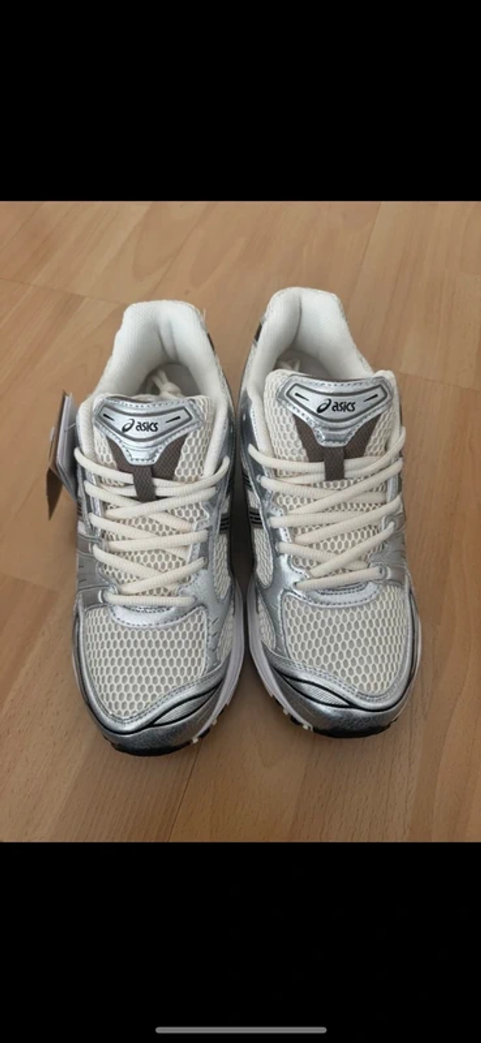 ASICS Gel-Kayano 14 taille 42 - photo numéro 2