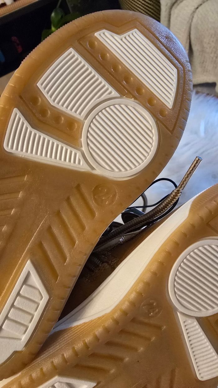 NEUVES  (non portées) 🏷😍🤩superbes bottines fourrées garçon pointure 24🤎🤎💙💙 - photo numéro 5