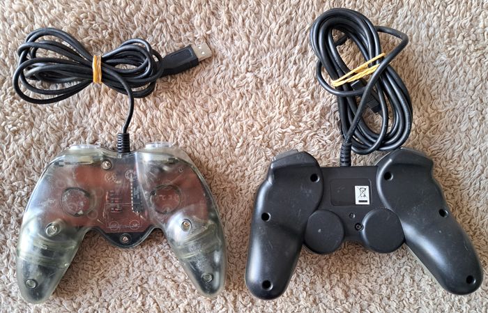 🎮 Lot de 2 manettes USB - avec défauts - photo numéro 2