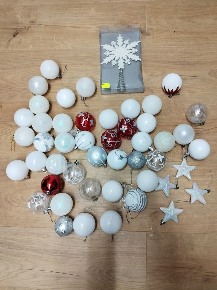 Lot de boules de Noël