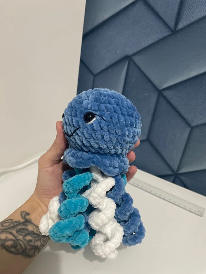 Pieuvre / méduse amigurumi bleue - photo numéro 3