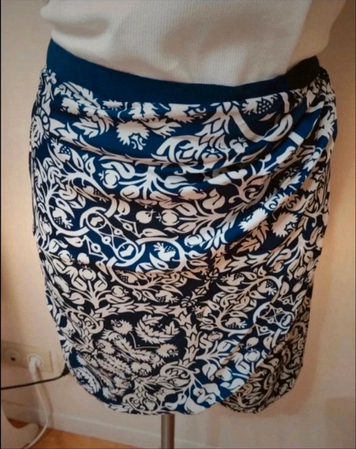 🌼Magnifique Jupe porte feuille Naf Naf neuve taille 40🌼 - photo numéro 3