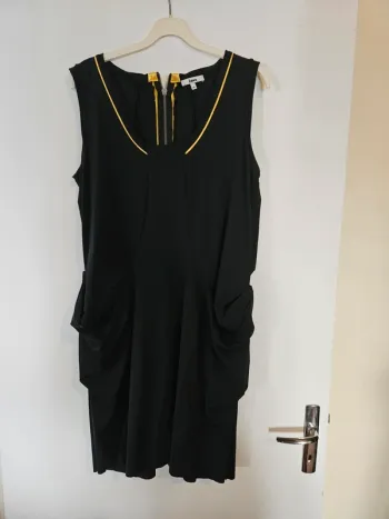 Tunique noire et jaune