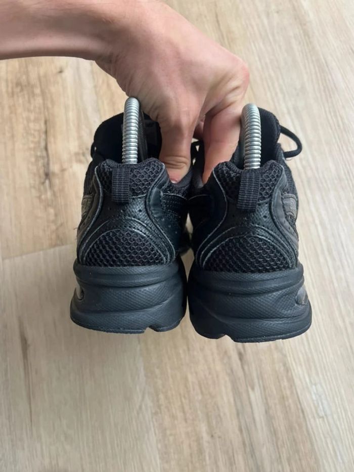 New Balance 530 Triple Black 37,5 - photo numéro 3