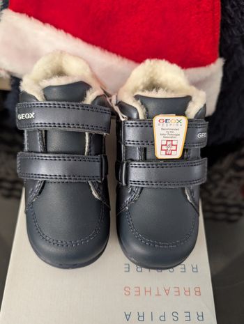 Chaussures fille chaudes. Taille 24. Conseillé par les podologues. Neuf. Geox.