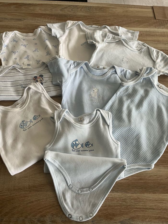 Lot bodies 6 mois manches courtes