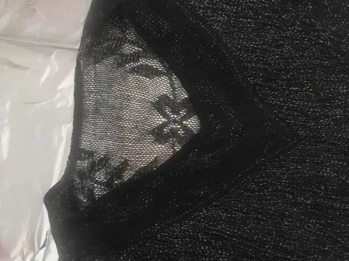 Pull court en crochet noir argenté avec franges - photo numéro 7