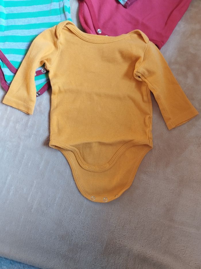 Lot de bodies - photo numéro 2