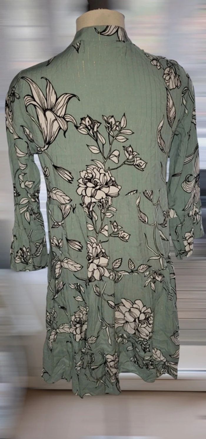 Robe neuve verte à motifs floraux - Tendance et élégante ! - photo numéro 3