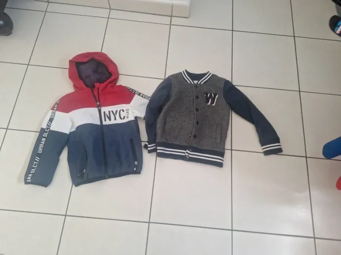 Lot 2 vestes garcon 6 ans