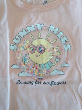 Tee-shirt neuf juste lavé taille 5 ans