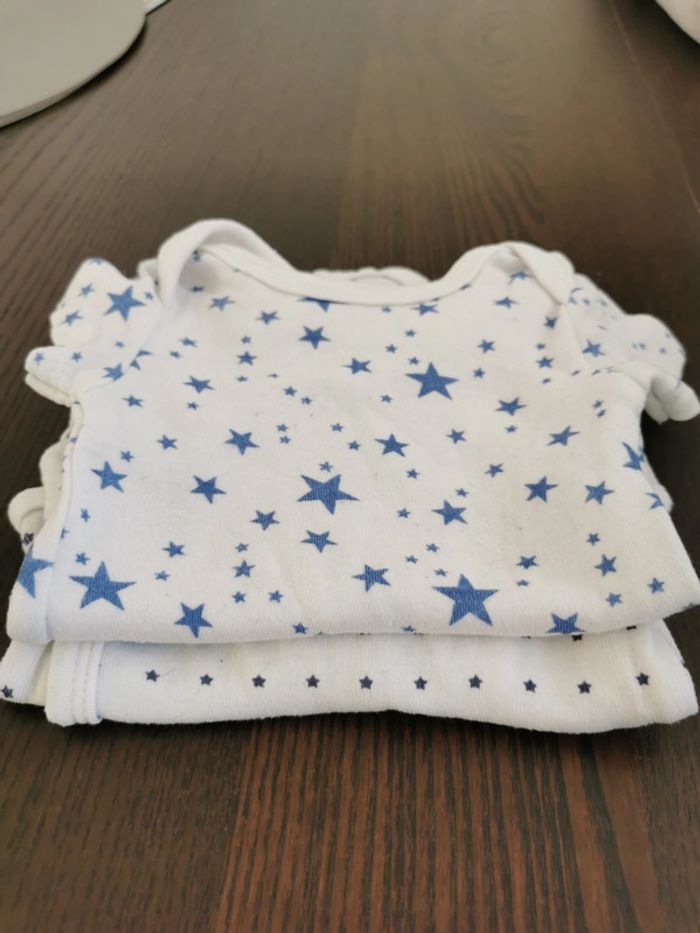 Lot de 2 bodies manches courtes 1 mois