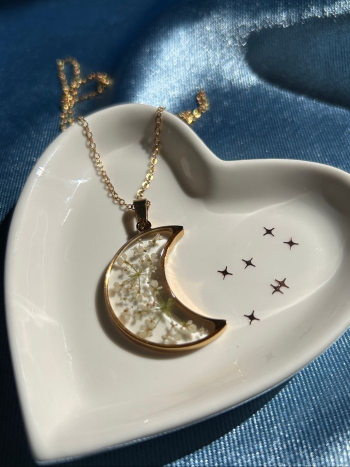 Collier doré avec pendentif - lune - photo numéro 2