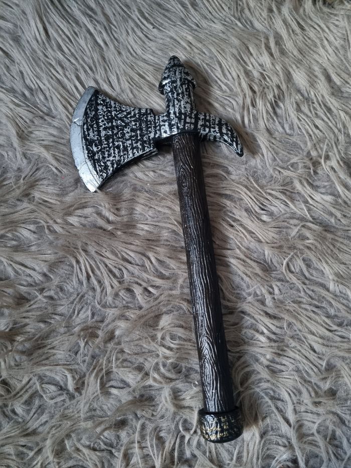 Lot Jouet Hache de viking + casque de viking - photo numéro 2